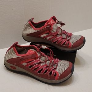 Chaco shoes women's size 5